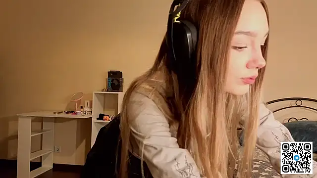 Snapshot of HoaPatton chatting on December 5, 11:08 am HoaPatton online show from December 5, 11:08 am