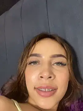 Snapshot of Evelin888 chatting on April 3, 5:05 am Evelin888 online show from April 3, 5:05 am