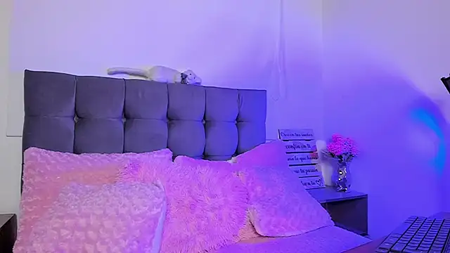 Snapshot of hazz_smith chatting on November 18, 1:00 am hazz smith online show from November 18, 1:00 am