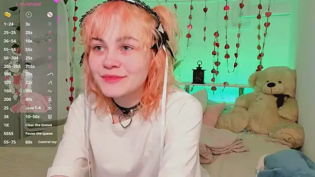 Snapshot of Awawrin chatting on November 30, 8:57 pm Awawrin online show from November 30, 8:57 pm