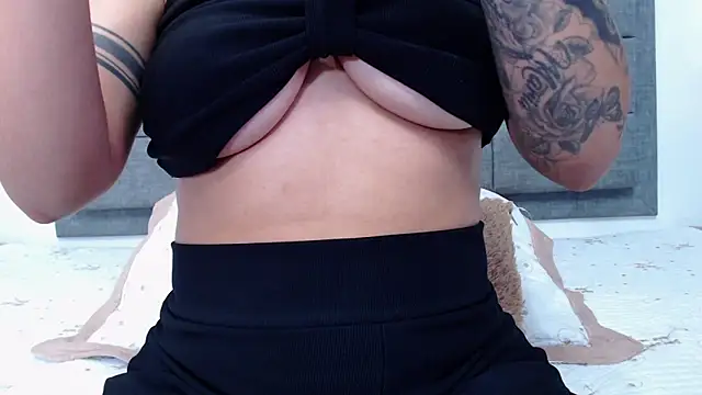 Snapshot of Ana_Paula0 chatting on November 28, 12:30 pm Ana Paula0 online show from November 28, 12:30 pm