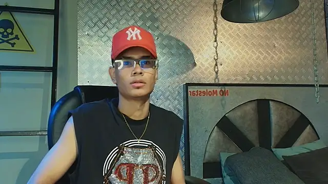 Snapshot of PeterSanders1 chatting on November 21, 11:20 am PeterSanders1 online show from November 21, 11:20 am