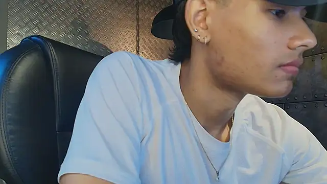 Snapshot of PeterSanders1 chatting on November 25, 11:21 am PeterSanders1 online show from November 25, 11:21 am