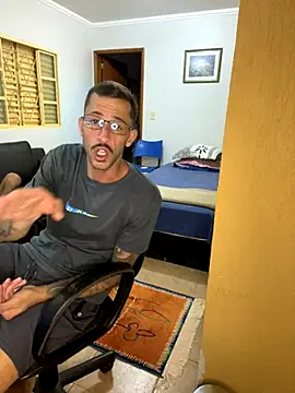 Snapshot of Lucasjandre chatting on December 1, 10:15 pm Lucasjandre online show from December 1, 10:15 pm