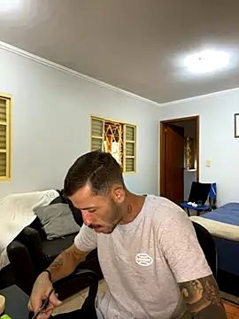 Snapshot of Lucasjandre chatting on December 4, 9:29 am Lucasjandre online show from December 4, 9:29 am