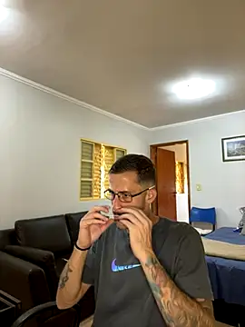 Snapshot of Lucasjandre chatting on December 5, 12:47 pm Lucasjandre online show from December 5, 12:47 pm