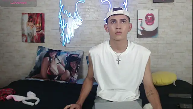 Snapshot of axel_milo_kairo_and_noa chatting on November 12, 8:19 pm axel milo kairo and noa online show from November 12, 8:19 pm