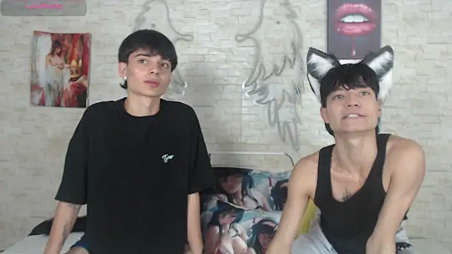 Snapshot of axel_milo_kairo_and_noa chatting on November 18, 3:45 am axel milo kairo and noa online show from November 18, 3:45 am