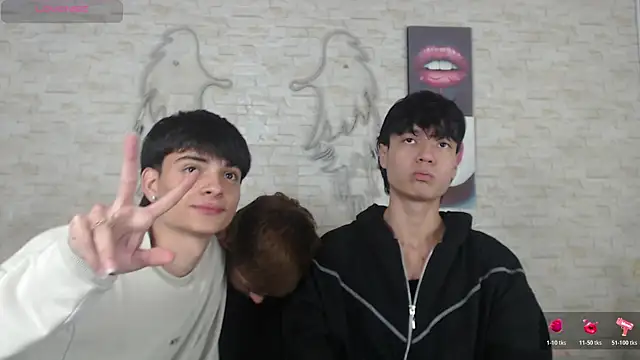 Snapshot of axel_milo_kairo_and_noa chatting on November 19, 3:28 am axel milo kairo and noa online show from November 19, 3:28 am