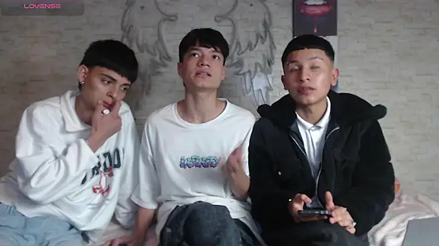 Snapshot of axel_milo_kairo_and_noa chatting on November 27, 10:01 pm axel milo kairo and noa online show from November 27, 10:01 pm