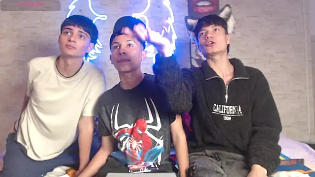 Snapshot of axel_milo_kairo_and_noa chatting on November 30, 3:54 am axel milo kairo and noa online show from November 30, 3:54 am