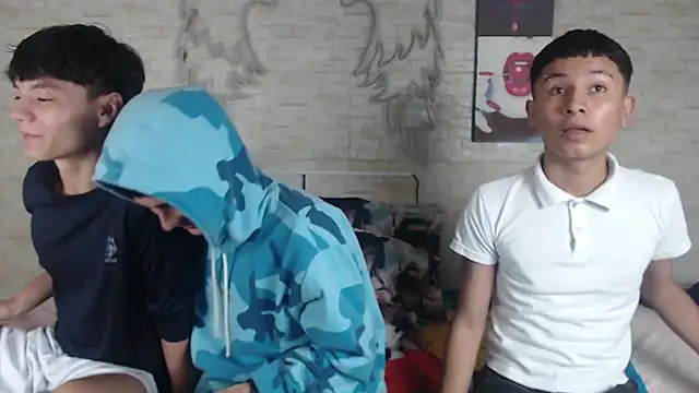 Snapshot of axel_milo_kairo_and_noa chatting on December 3, 9:13 pm axel milo kairo and noa online show from December 3, 9:13 pm