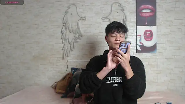 axel milo kairo and noa online show from December 17, 3:07 pm