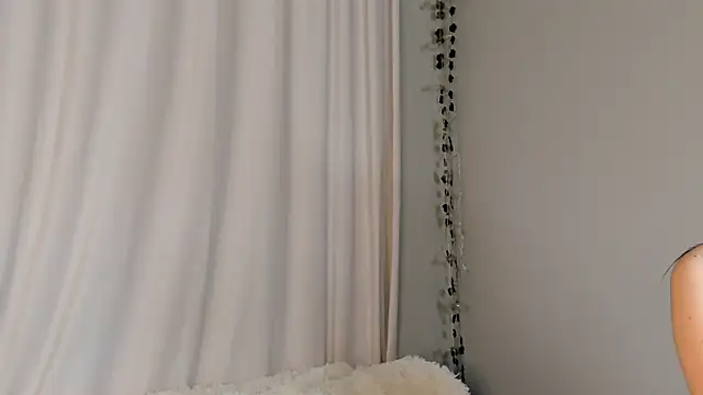 Snapshot of AngilaWineberg chatting on December 3, 7:05 am AngilaWineberg online show from December 3, 7:05 am