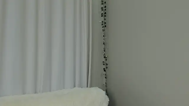 Snapshot of AngilaWineberg chatting on December 4, 7:06 am AngilaWineberg online show from December 4, 7:06 am