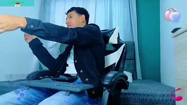 Snapshot of FelipeGonzalezz chatting on November 14, 1:32 pm FelipeGonzalezz online show from November 14, 1:32 pm