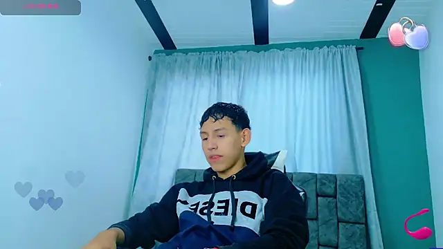 Snapshot of FelipeGonzalezz chatting on November 16, 12:44 pm FelipeGonzalezz online show from November 16, 12:44 pm