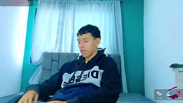 Snapshot of FelipeGonzalezz chatting on November 19, 12:49 pm FelipeGonzalezz online show from November 19, 12:49 pm