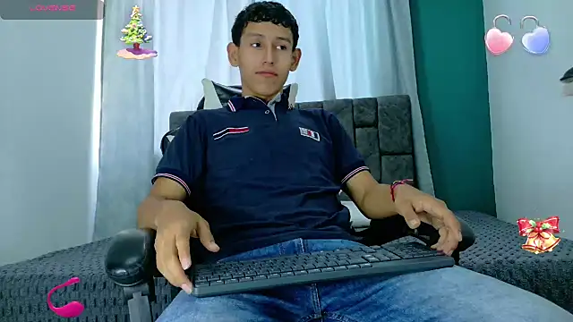 Snapshot of FelipeGonzalezz chatting on November 26, 12:39 pm FelipeGonzalezz online show from November 26, 12:39 pm