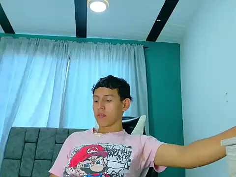 Snapshot of FelipeGonzalezz chatting on December 1, 12:21 pm FelipeGonzalezz online show from December 1, 12:21 pm