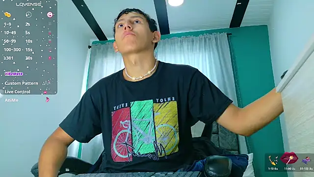 Snapshot of FelipeGonzalezz chatting on December 5, 12:36 pm FelipeGonzalezz online show from December 5, 12:36 pm