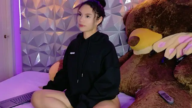 Snapshot of Ciara_Lawrence chatting on December 3, 12:03 pm Ciara Lawrence online show from December 3, 12:03 pm