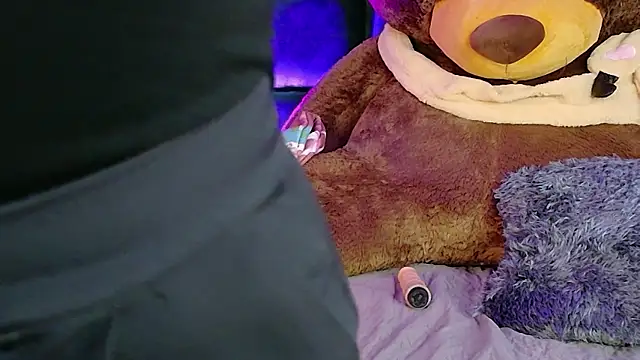 Snapshot of Ciara_Lawrence chatting on December 13, 9:42 pm Ciara Lawrence online show from December 13, 9:42 pm