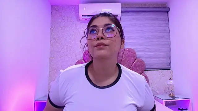 Snapshot of mia_fontana_ chatting on December 3, 11:52 am mia fontana online show from December 3, 11:52 am