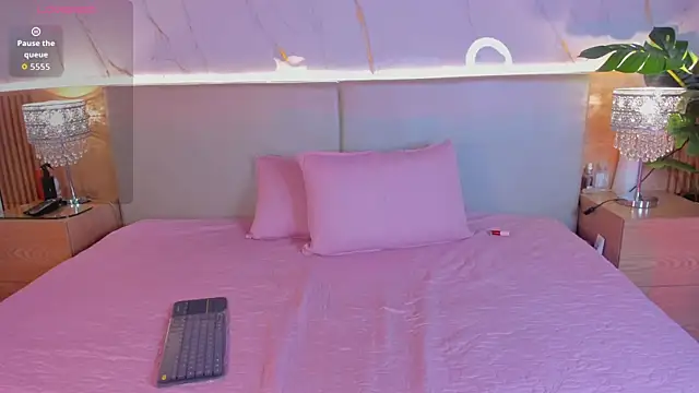 Snapshot of april_grey11 chatting on November 20, 7:46 pm april grey11 online show from November 20, 7:46 pm