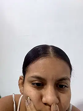 lineichun1708 online show from December 20, 7:10 pm