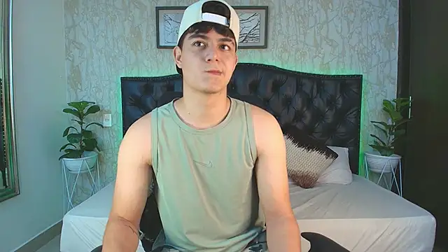 Snapshot of MaxxiCruzz chatting on November 20, 3:50 am MaxxiCruzz online show from November 20, 3:50 am