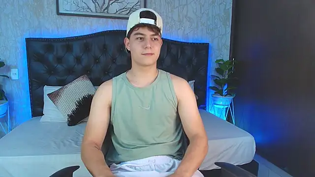 Snapshot of MaxxiCruzz chatting on November 25, 3:50 am MaxxiCruzz online show from November 25, 3:50 am