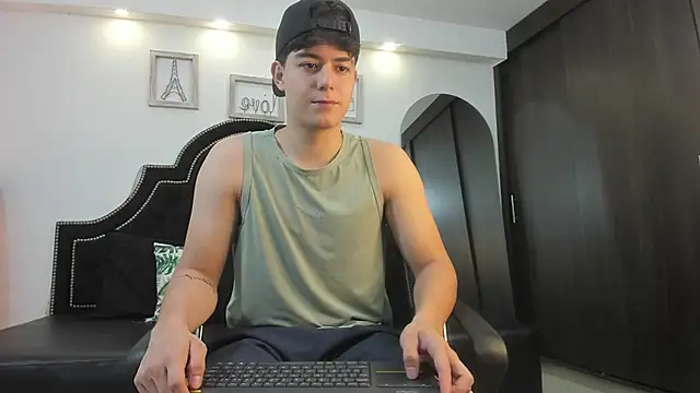 Snapshot of MaxxiCruzz chatting on November 30, 6:34 pm MaxxiCruzz online show from November 30, 6:34 pm