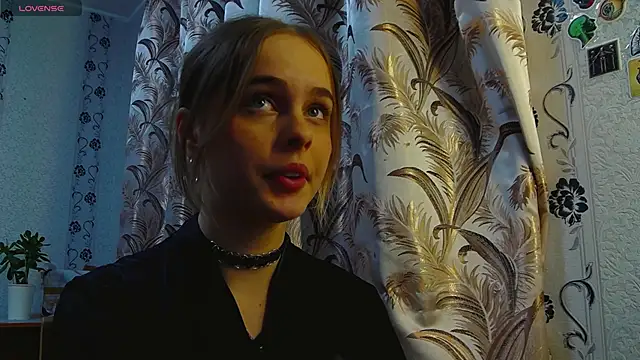 Snapshot of AlicaLOVEalisa777 chatting on December 15, 4:55 pm AlicaLOVEalisa777 online show from December 15, 4:55 pm