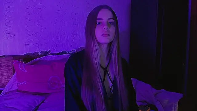 Snapshot of AlicaLOVEalisa777 chatting on December 17, 2:23 pm AlicaLOVEalisa777 online show from December 17, 2:23 pm