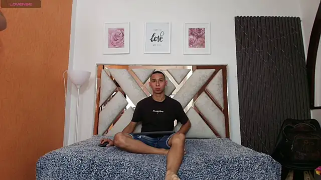 Snapshot of Antonella_And_Thiago chatting on November 14, 12:26 pm Antonella And Thiago online show from November 14, 12:26 pm