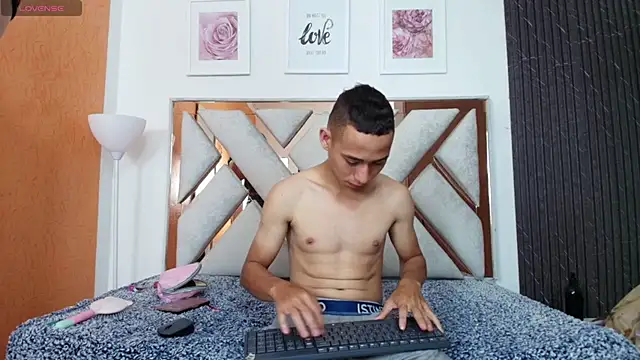 Snapshot of Antonella_And_Thiago chatting on November 15, 12:13 pm Antonella And Thiago online show from November 15, 12:13 pm