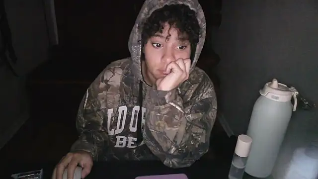 Snapshot of PrettyLittleProblem chatting on November 13, 12:37 pm PrettyLittleProblem online show from November 13, 12:37 pm