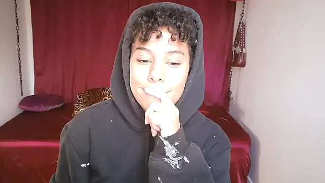 Snapshot of PrettyLittleProblem chatting on November 14, 1:32 pm PrettyLittleProblem online show from November 14, 1:32 pm