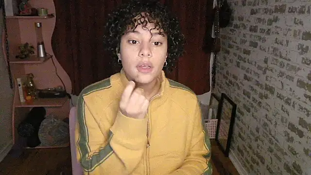 Snapshot of PrettyLittleProblem chatting on December 4, 3:10 pm PrettyLittleProblem online show from December 4, 3:10 pm