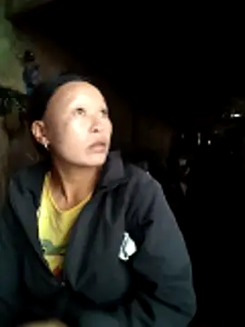 Snapshot of girl-hot2x chatting on November 12, 12:33 am girl-hot2x online show from November 12, 12:33 am