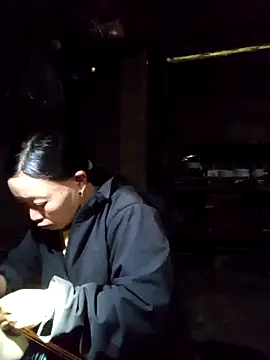 Snapshot of girl-hot2x chatting on November 13, 12:53 am girl-hot2x online show from November 13, 12:53 am