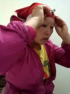 Snapshot of girl-hot2x chatting on November 15, 4:54 am girl-hot2x online show from November 15, 4:54 am