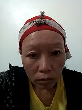 Snapshot of girl-hot2x chatting on November 15, 10:37 pm girl-hot2x online show from November 15, 10:37 pm