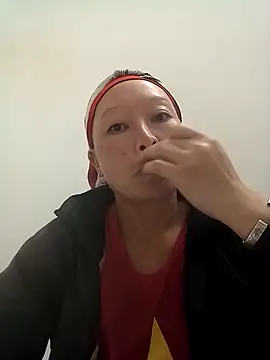 Snapshot of girl-hot2x chatting on November 17, 1:50 pm girl-hot2x online show from November 17, 1:50 pm