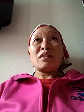 Snapshot of girl-hot2x chatting on November 22, 8:57 am girl-hot2x online show from November 22, 8:57 am