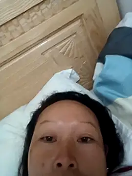 Snapshot of girl-hot2x chatting on November 24, 9:47 pm girl-hot2x online show from November 24, 9:47 pm