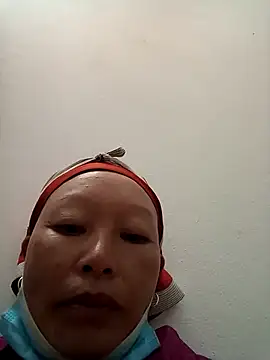 Snapshot of girl-hot2x chatting on November 27, 11:07 pm girl-hot2x online show from November 27, 11:07 pm