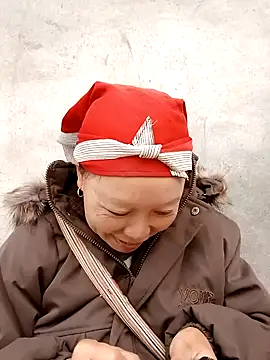 Snapshot of girl-hot2x chatting on December 5, 2:20 am girl-hot2x online show from December 5, 2:20 am