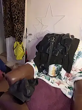 Snapshot of LeatherSdaddy chatting on December 20, 3:41 pm LeatherSdaddy online show from December 20, 3:41 pm